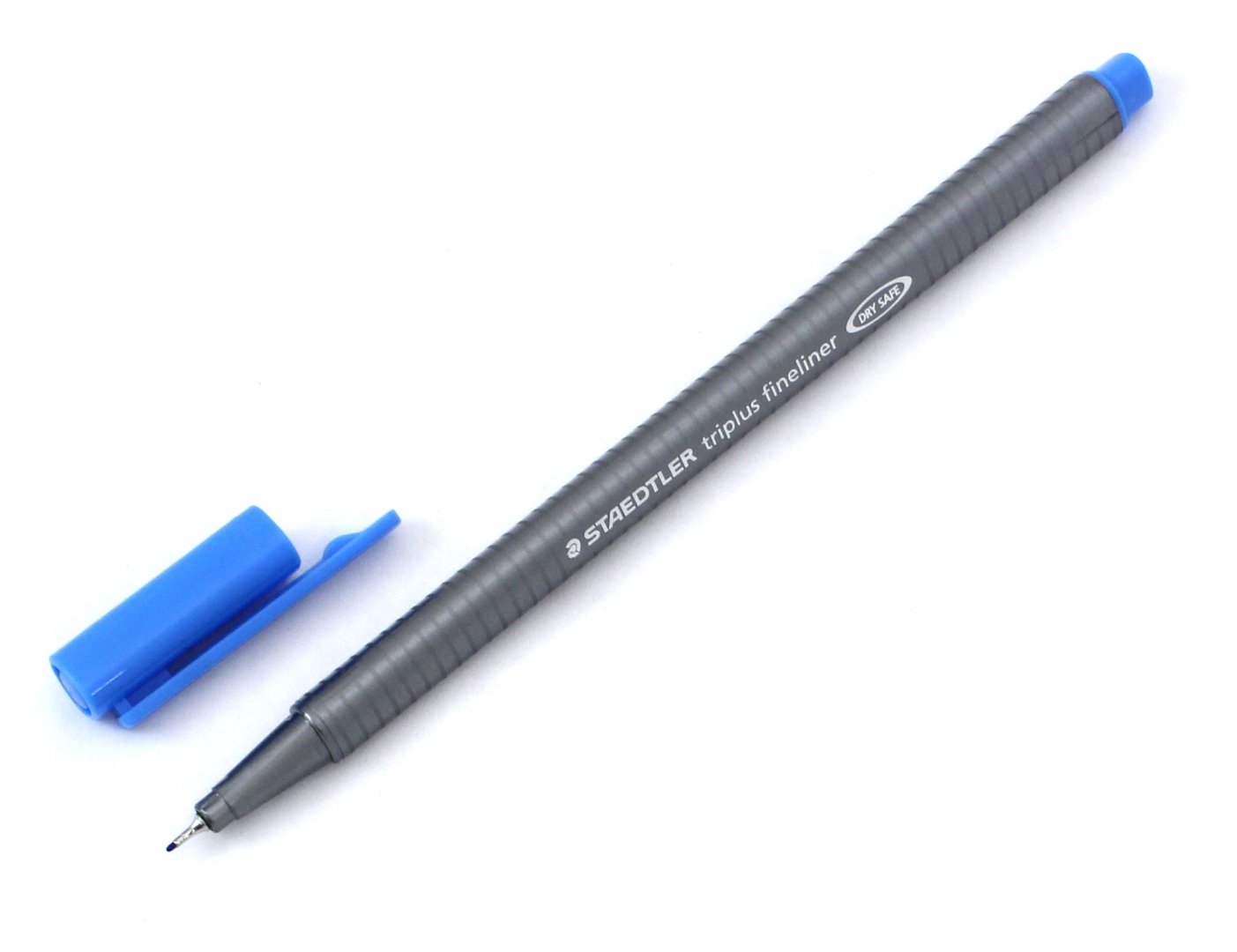 Иллюстрация 1 из 2 для Капиллярная ручка "Triplus" (0.3 мм, цвет светло-синий) (334-30) | Лабиринт - канцтовы. Источник: Лабиринт