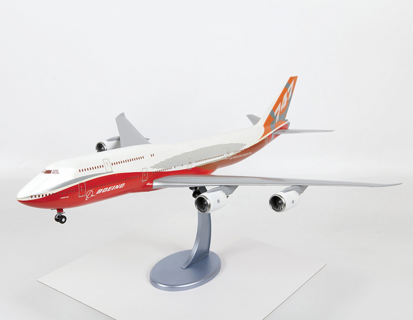 Иллюстрация 1 из 3 для Сборная модель "Пассажирский авиалайнер "Боинг 747-8" (7010) | Лабиринт - игрушки. Источник: Лабиринт